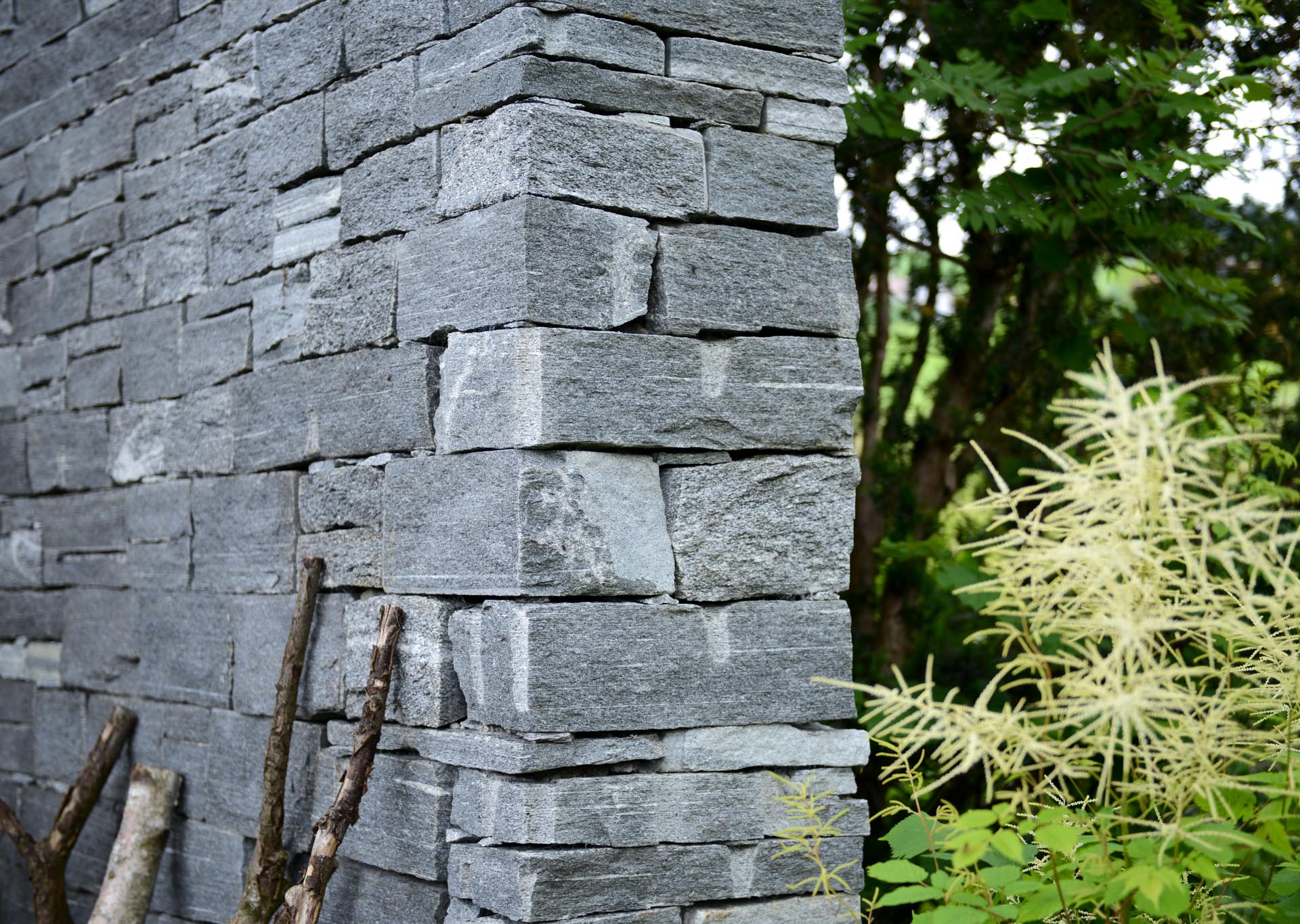 Sichtschutzmauer Naturstein